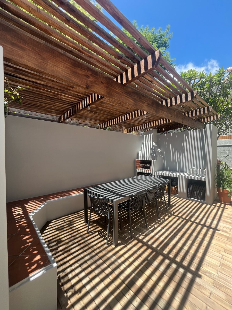 To Let 3 Bedroom Property for Rent in Vredehoek Western Cape
